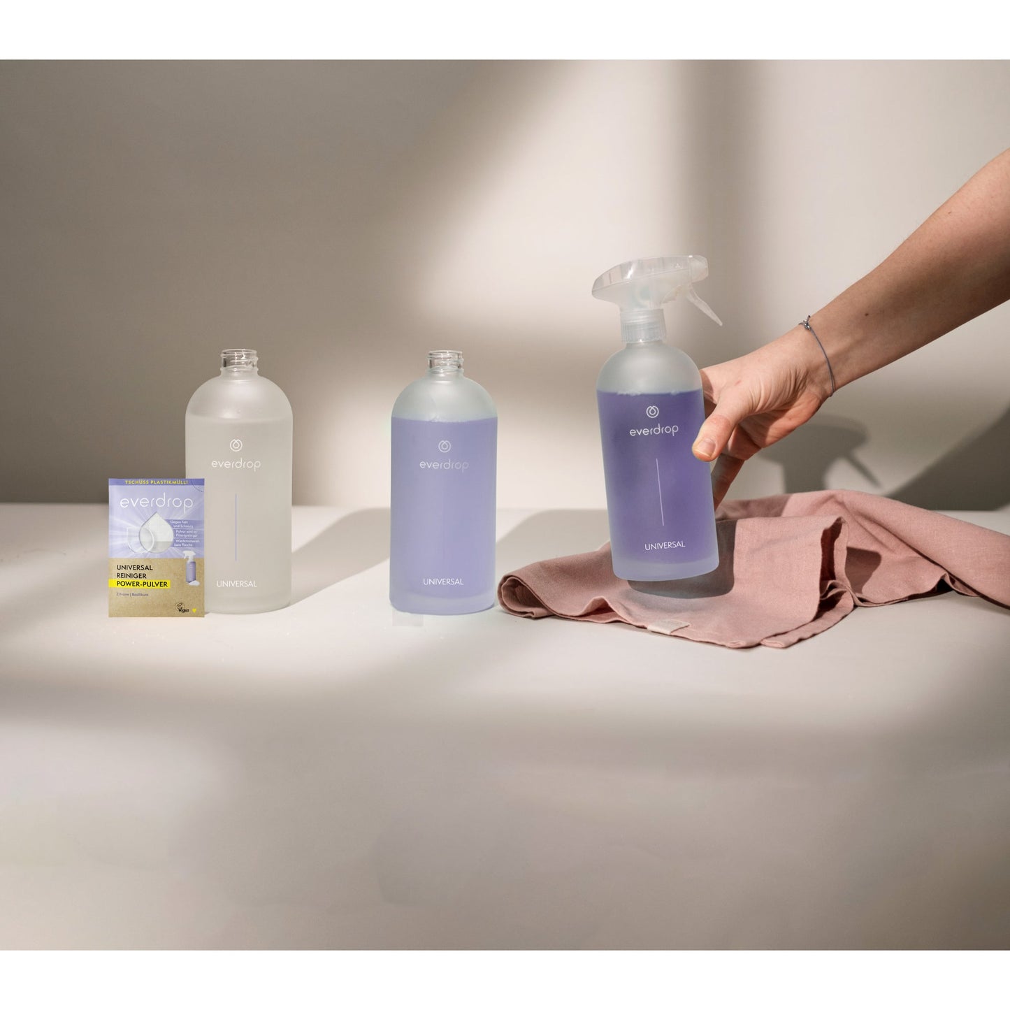 everdrop Allzweckreiniger Zitrone/Basilikum dermatologisch getestet biologisch abbaubar frei von Mikroplastik 10,4 Tüte Papier recycelbar 25 g/Pack.