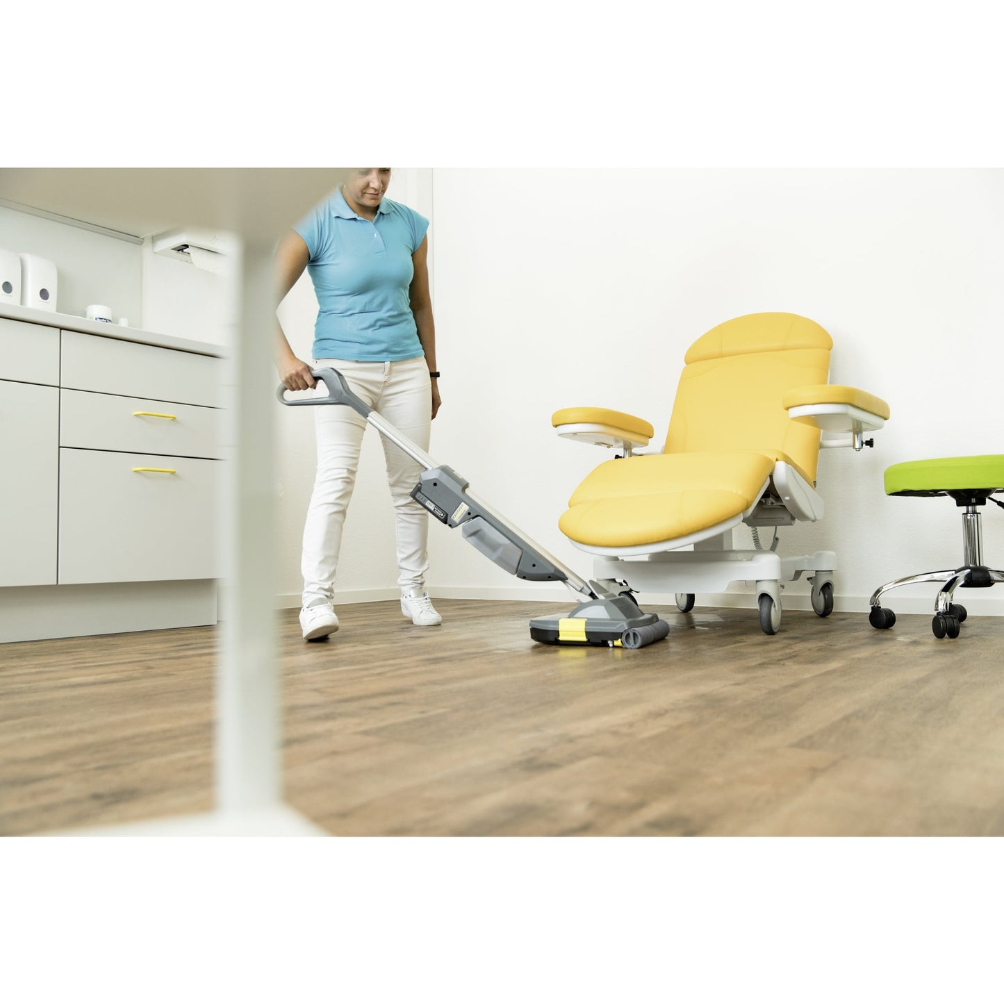 Kärcher Waschsauger BR 30/1 C Bp harte Böden 30,5 x 120 x 34 cm (B x H x T) 1l 200m² Zubehör erforderlich