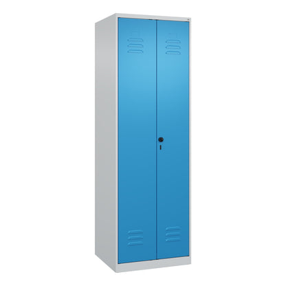 C+P Kleiderspind Classic PLUS 600 x 1.850 x 500 mm (B x H x T) 2 Abteile Stahl Farbe der Front: lichtblau Farbe des Korpus: lichtgrau