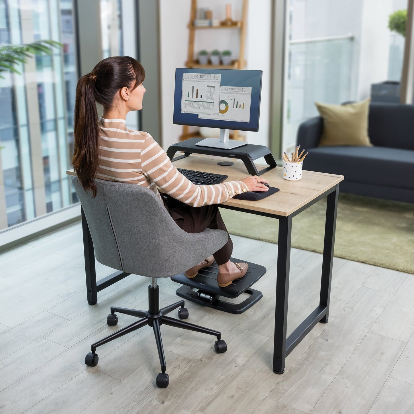 Fellowes® Fußstütze HanaT LT 45 x 17,5 x 36 cm (B x H x T) nicht beheizbar Kunststoff schwarz