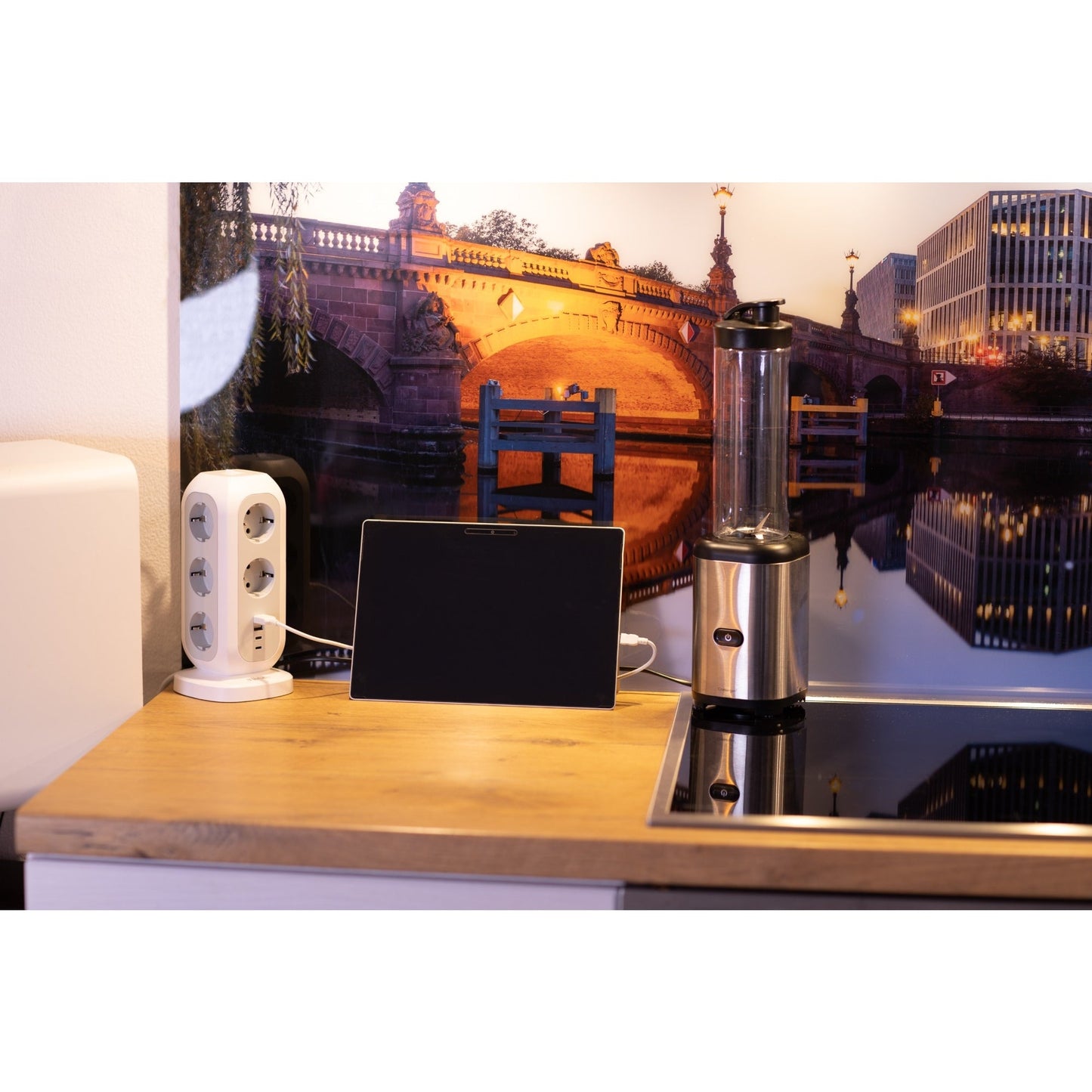 Verbatim Tischsteckdosenleiste 11 Steckdosen 2m 4 USB Ports weiß/grau