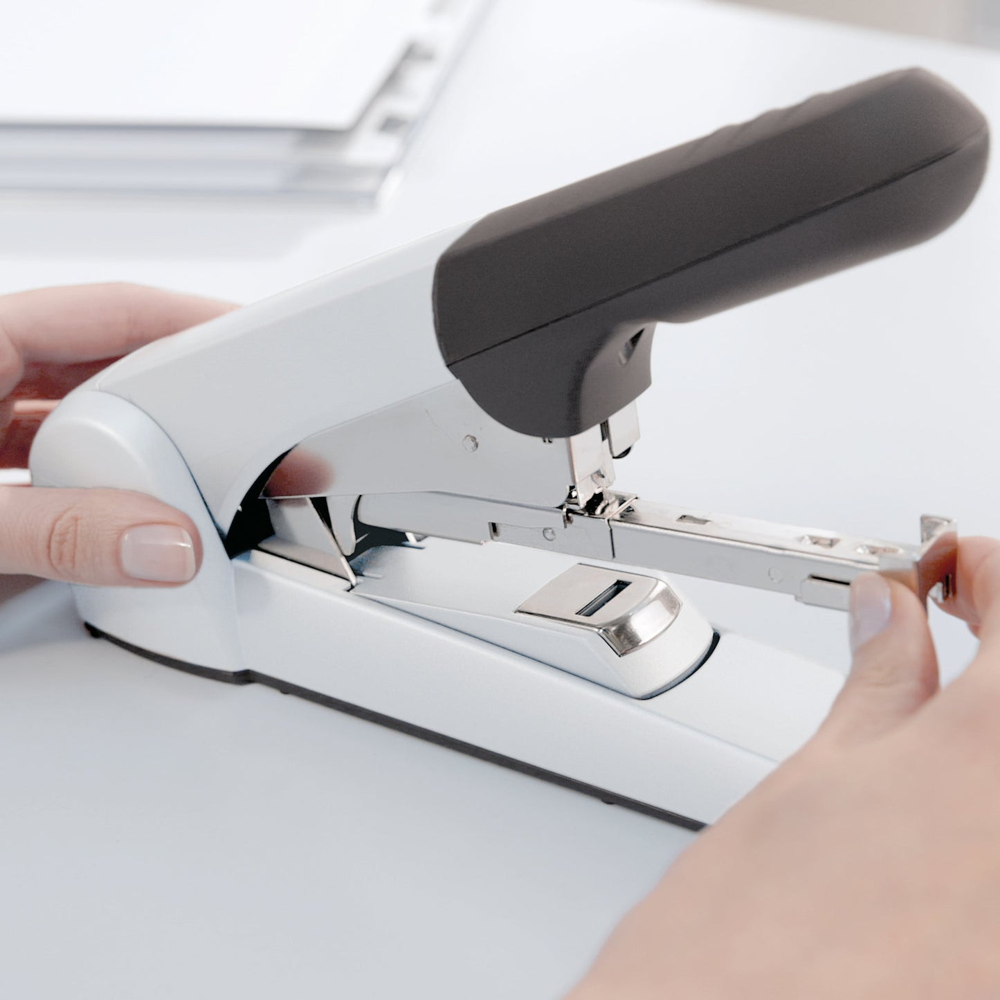 Leitz Blockheftgerät 5552 25/10 Flachheftung 60 Bl. (80 g/m²) Metall/Kunststoff hellgrau