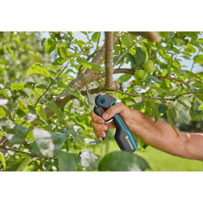 GARDENA Gartenschere AssistCut Material der Klinge: Edelstahl Material des Griffes: Kunststoff