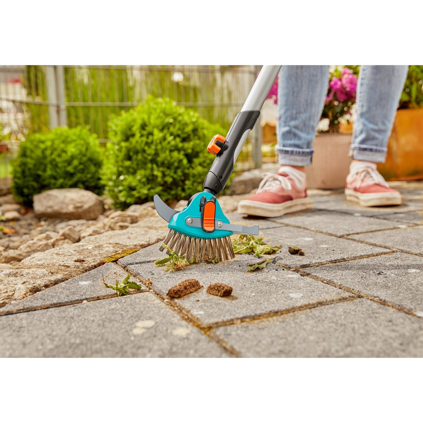 GARDENA Unkrautentferner combisystem 5,5 x 16,5 x 16 cm (B x H x T) Zubehör erforderlich: Zubehör erforderlich GARDENA Teleskopstiel Combisystem 03719-20 0,23kg