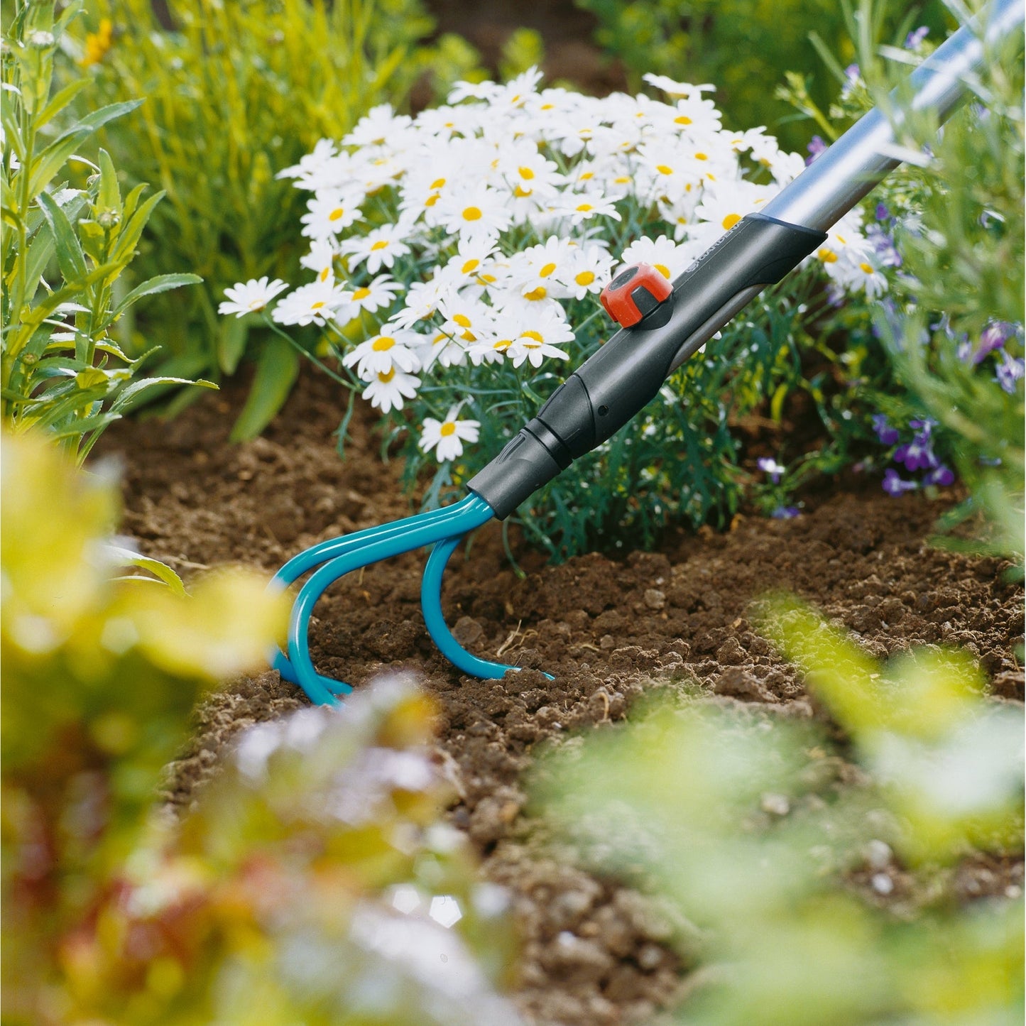 GARDENA Handgrubber combisystem 9cm Zubehör erforderlich erforderliches Zubehör: GARDENA Teleskopstiel Combisystem 03719-20 Edelstahl