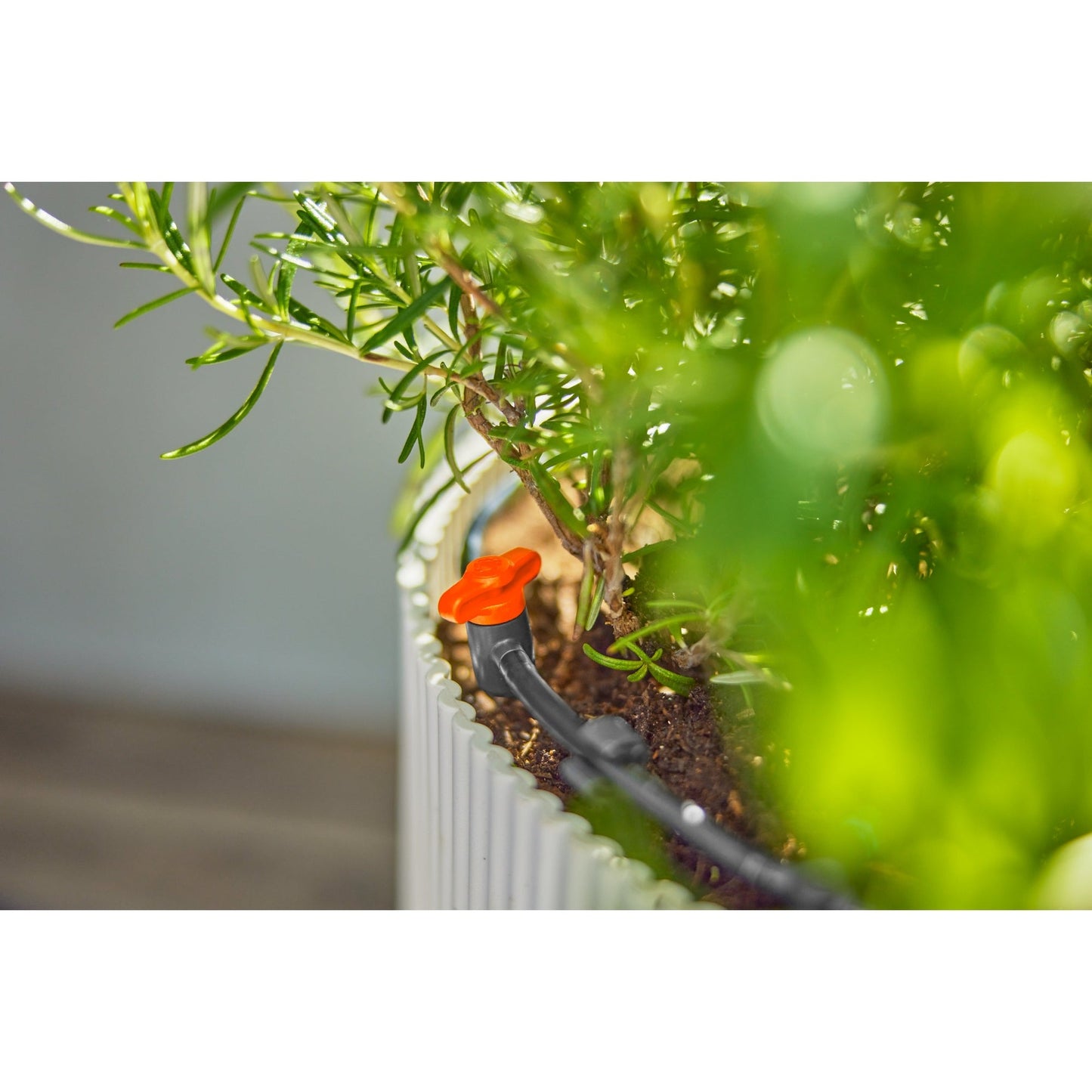 GARDENA Bewässerungssystem Balkon 2l/h 39 Teile optionales Zubehör: Gardena Wasserschlauch (18411-20, 04647-20, 18450-20, 18445-20, 18457-20, 18490-20), Bewässerungssteuerung (01891-20)