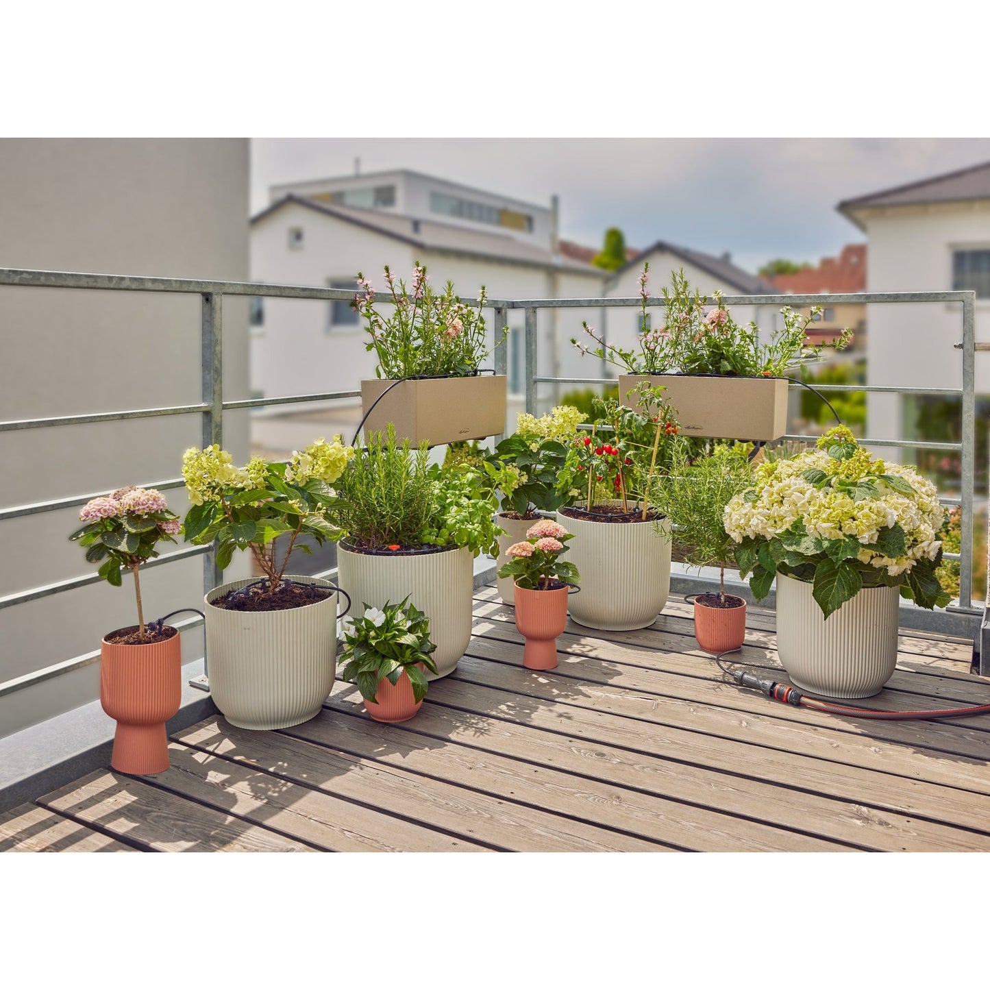 GARDENA Bewässerungssystem Balkon 2l/h 39 Teile optionales Zubehör: Gardena Wasserschlauch (18411-20, 04647-20, 18450-20, 18445-20, 18457-20, 18490-20), Bewässerungssteuerung (01891-20)